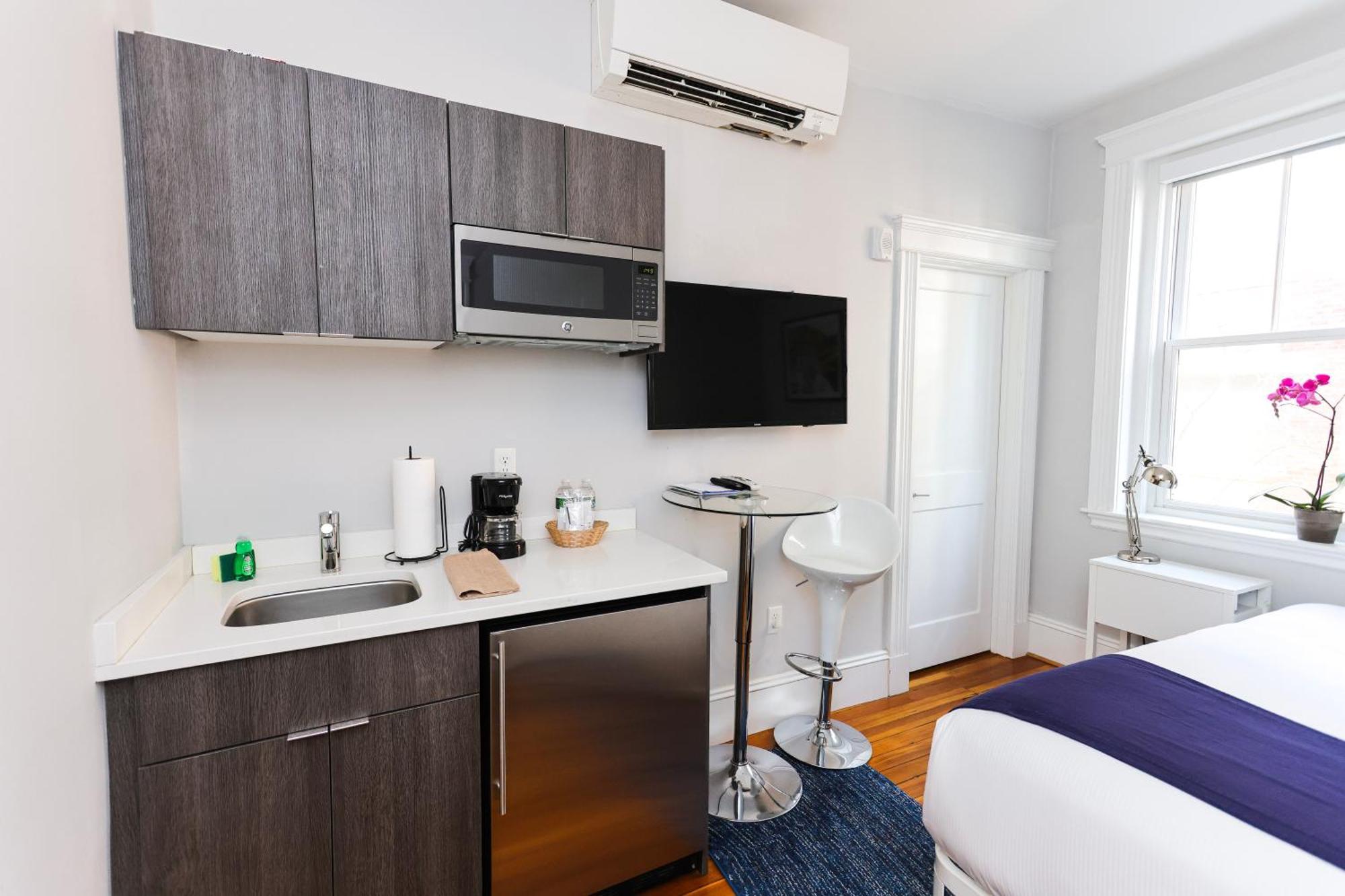 A Stylish Stay W/ A Queen Bed, Heated Floors.. #26 ブルックライン エクステリア 写真